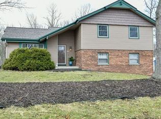 5411 S Honey Creek Dr, Greenfield, WI 53221