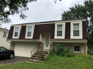 465 Rodenburg Rd, Roselle, IL 60172