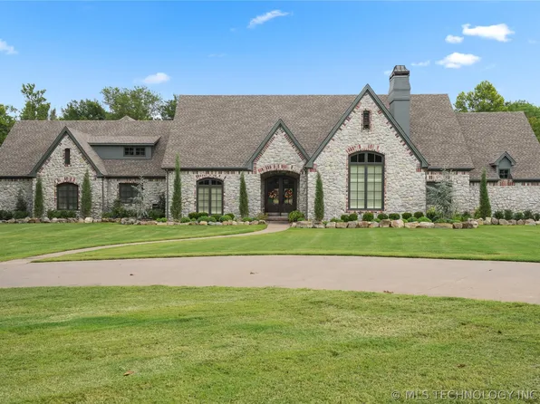 3821 N Country Club Cir, Muskogee, OK 74403