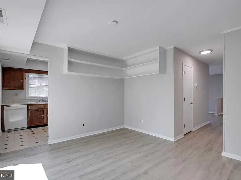 322 Clay St — Photo 16