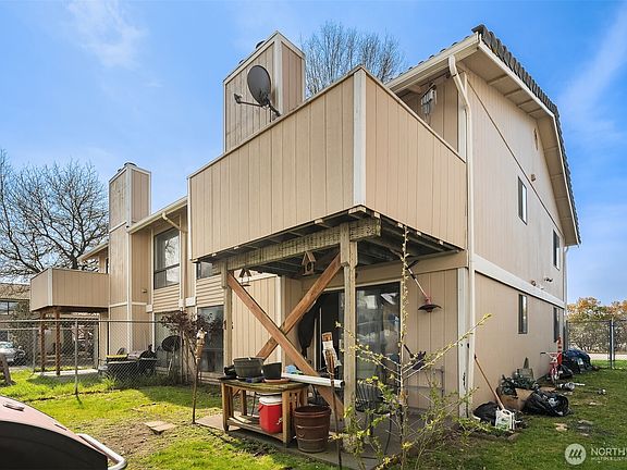 3rd image of 2810 D Street SE