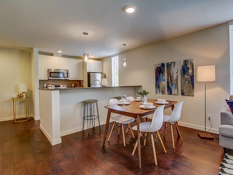 686 SE Spokane St #9 — Photo 6
