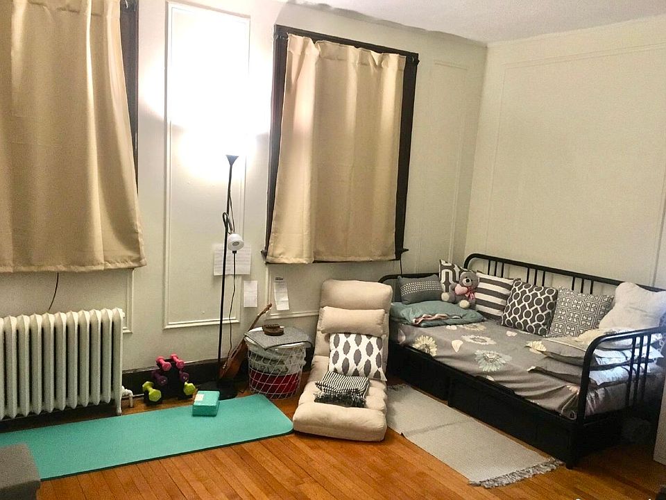 bedroom/living room furnished