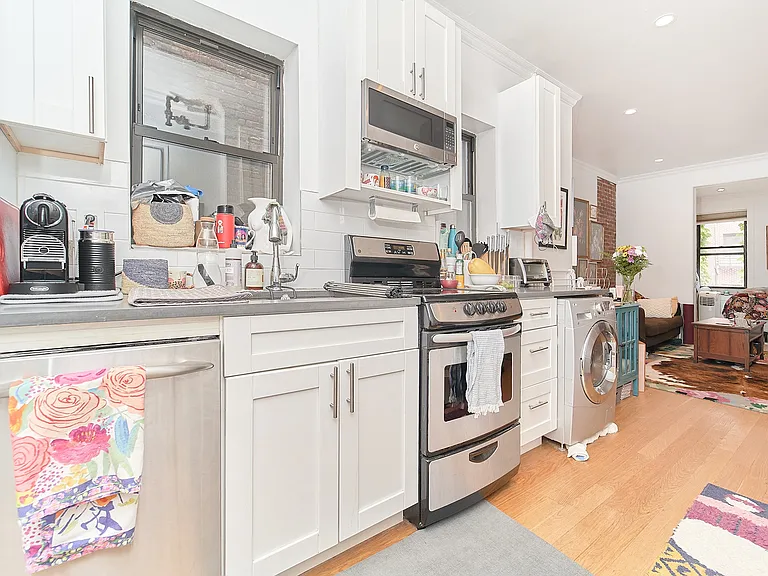 238 E 33rd St #13 — Photo 5