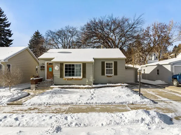 921 17th St NW, Minot, ND 58703