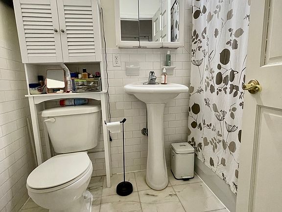 4th image of 211 W 121st St APT 2