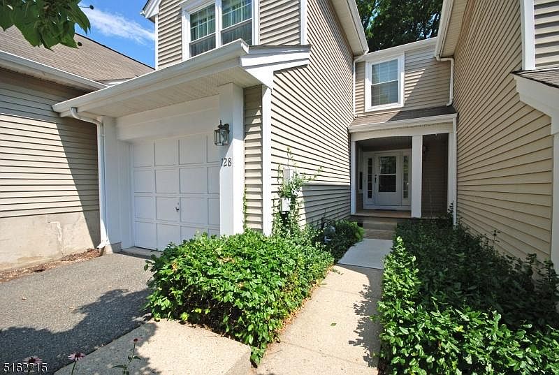 1st image of 128 Woodmont Dr