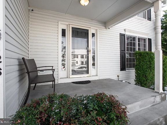 4th image of 128 Basalt Dr