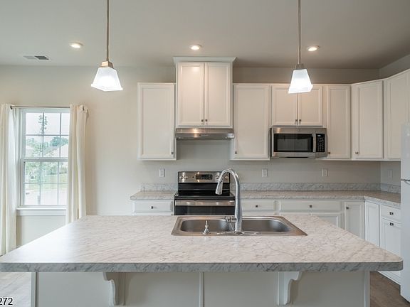 4th image of 14 Mountain View Ln