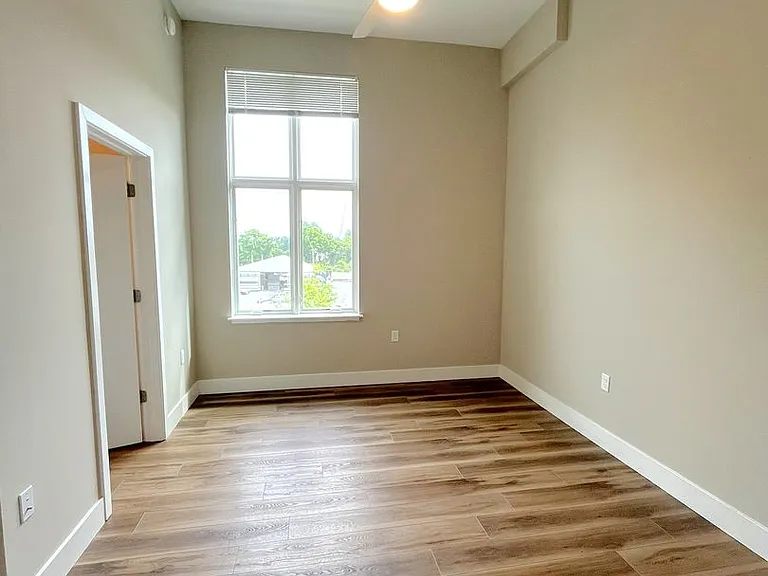 Sunrise Apartments — Photo 36