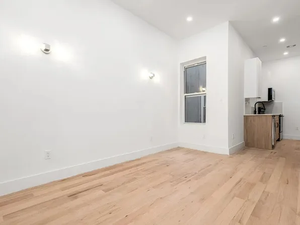 2039 Gates Avenue image 1 of 6