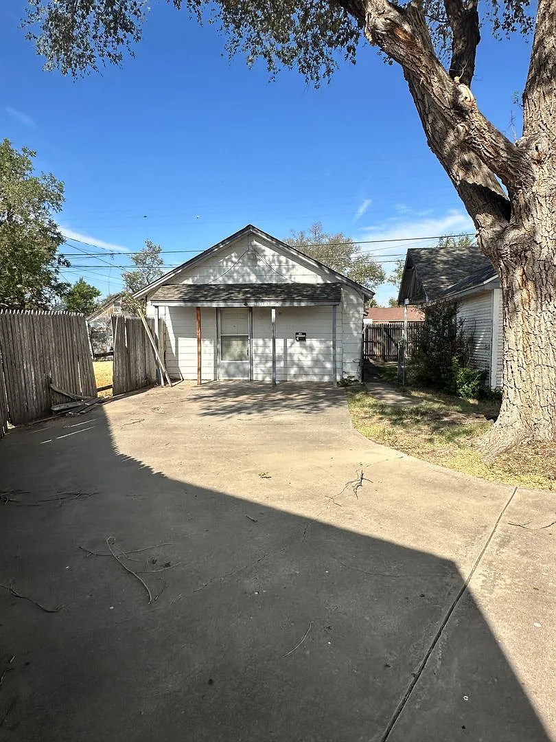 3602 S Polk- Triplex — Photo 2