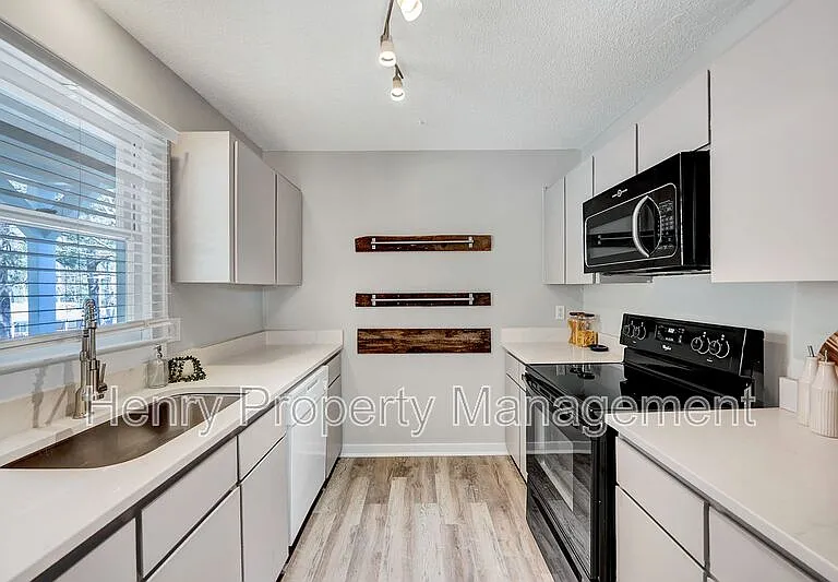 150 Carmichael Ct — Photo 5