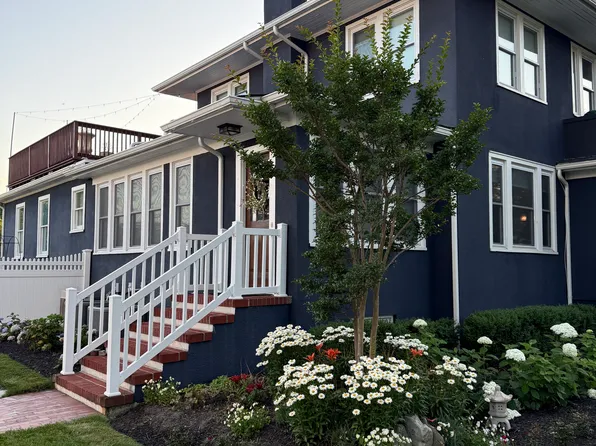 (undisclosed Address), Bay Shore, NY 11706