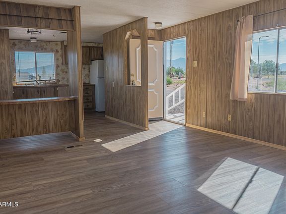 3rd image of 10114 S BRITTANY Lane