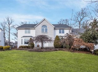 43 Cragmere Oval, New City, NY 10956