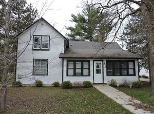 408 W Main St, Weyauwega, WI 54983