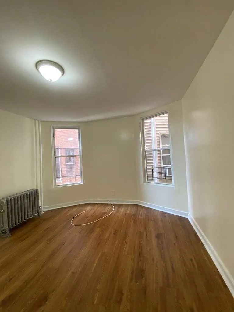 3 bed, 1.0 bath, $2,700 — Photo 2