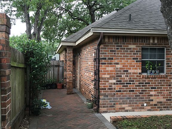 5th image of 16902 Silverwood Dr