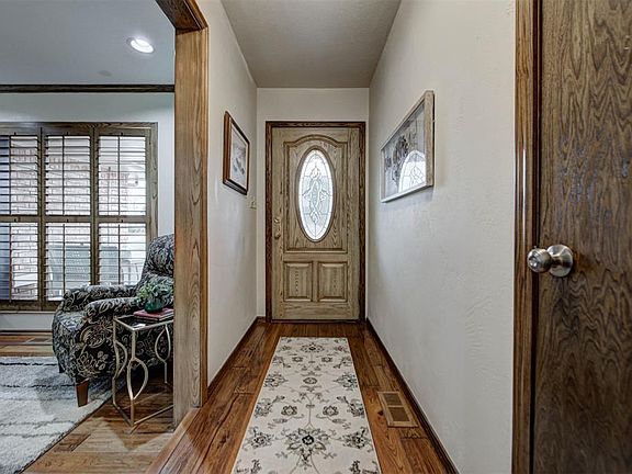 4th image of 115 Briarwood St