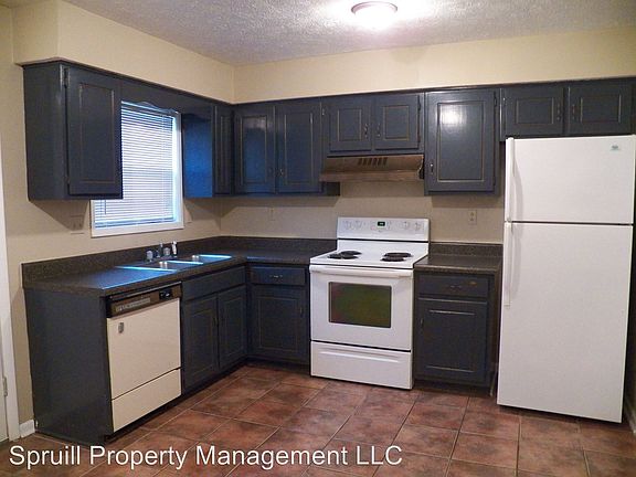 4th image of 111 Helen Cir #B