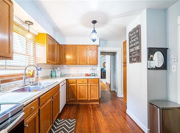 5th image of 2730 Renick St