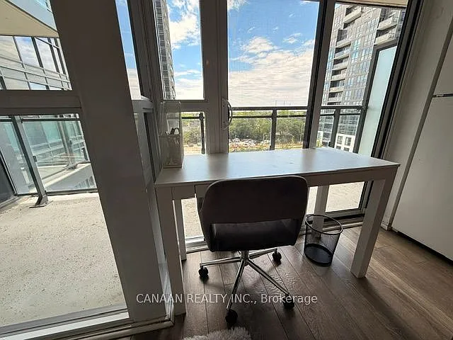 30 Meadowglen Pl #602 — Photo 13