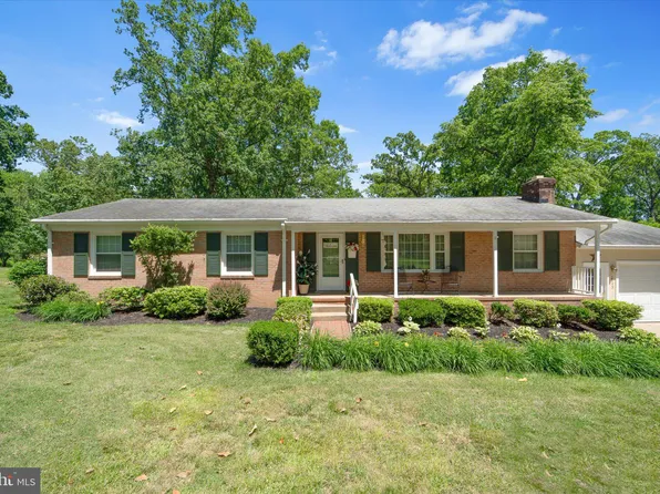 5715 Artemus Rd, Gainesville, VA 20155