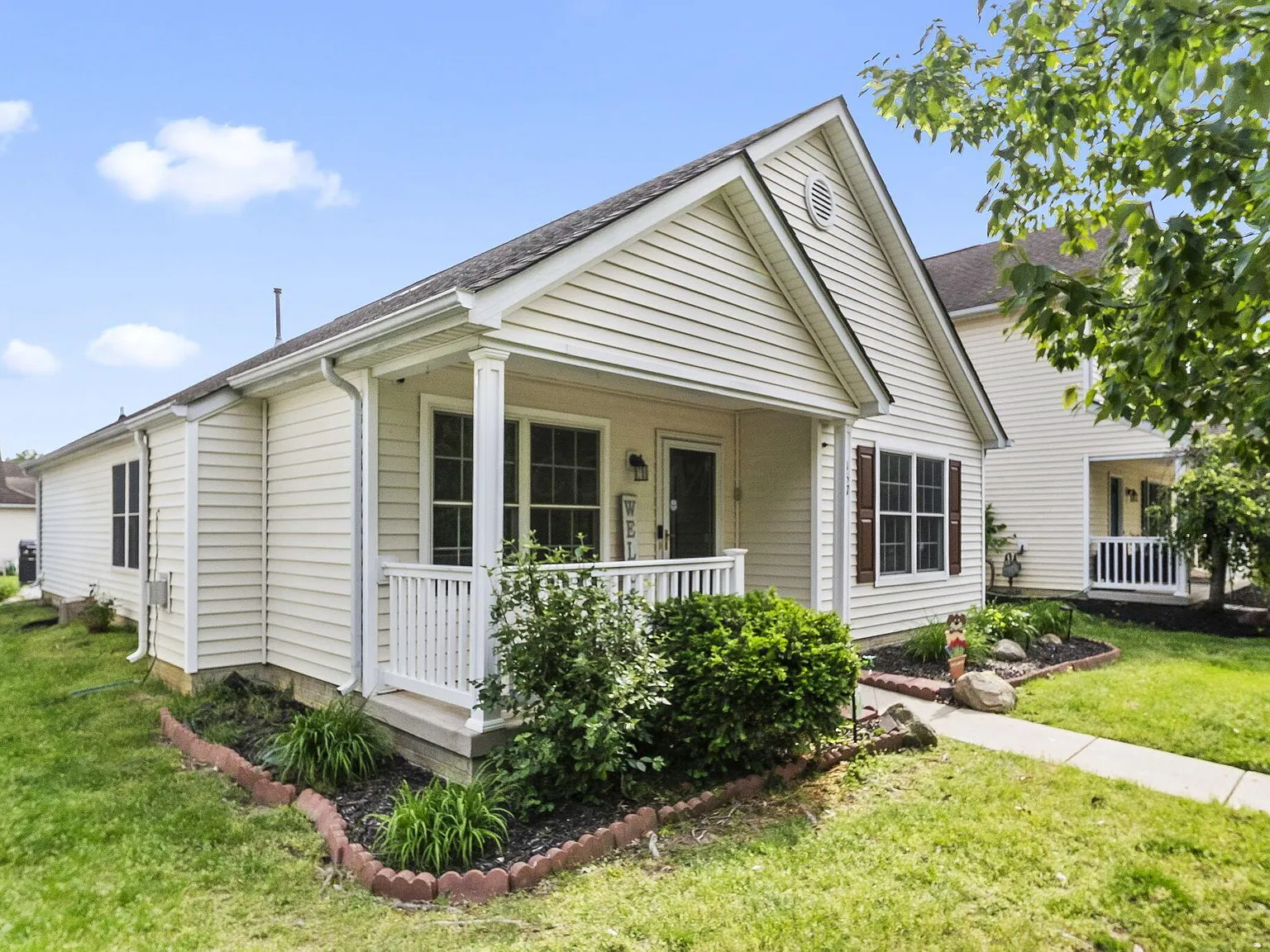3 bed, 2.0 bath, 1197 sqft, $2,000 — Photo 3