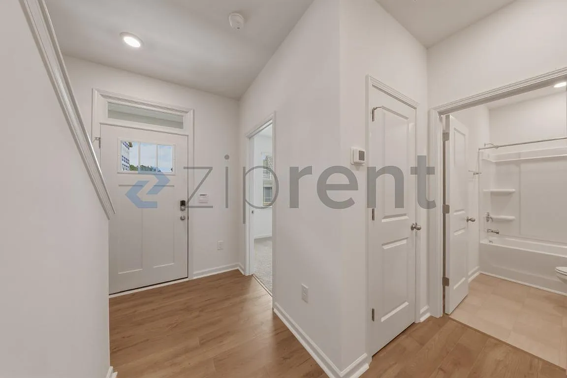 4 bed, 3.5 bath, 1998 sqft, $2,050 — Photo 3