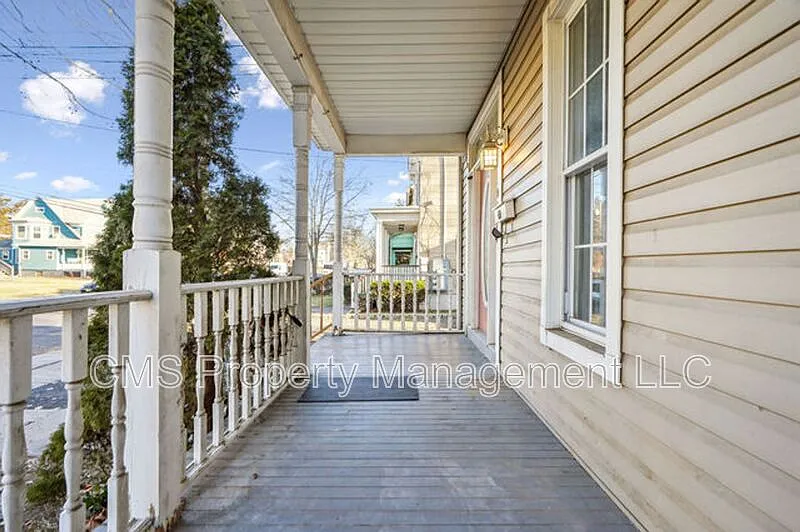 3 bed, 1.0 bath, $2,500 — Photo 3