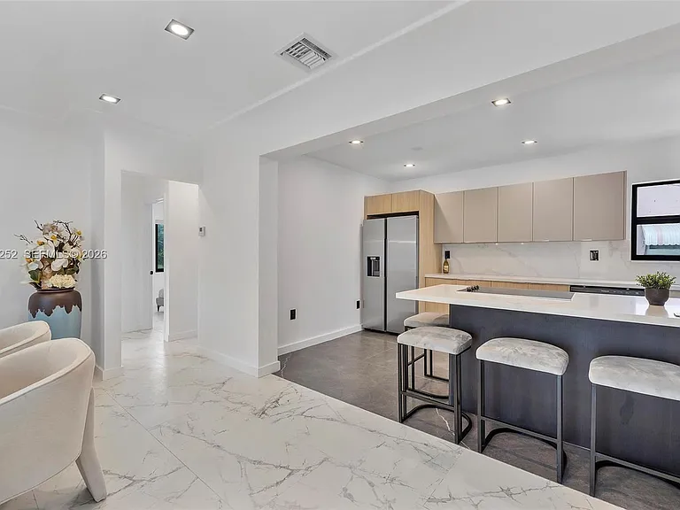 501 NW 46th St — Photo 3