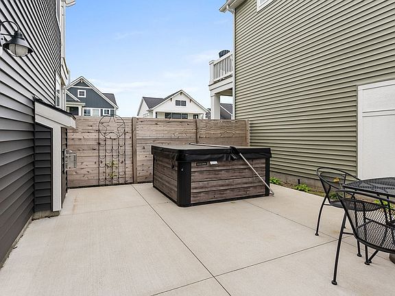 3rd image of 403 W Leland Dr