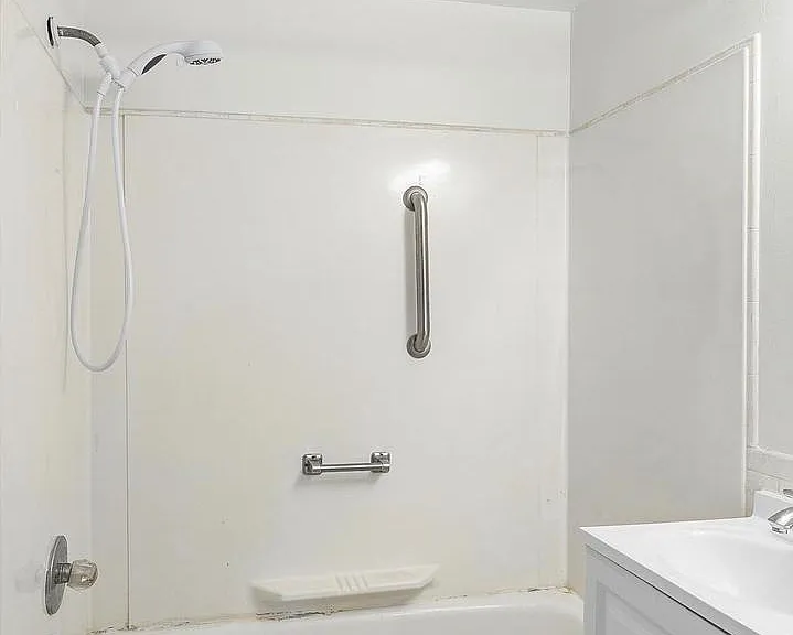 926 Regina Dr — Photo 17