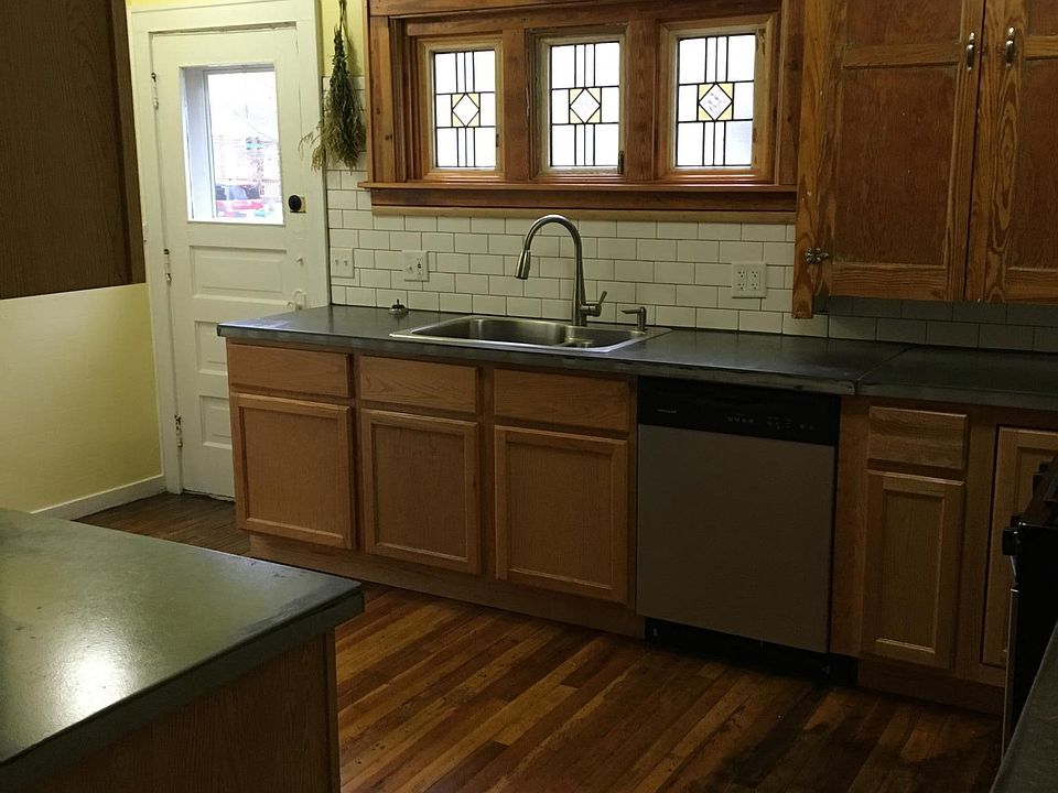 1st image of 25 Dennis Ave SE