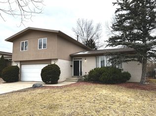 5252 Arquilla Dr, Richton Park, IL 60471