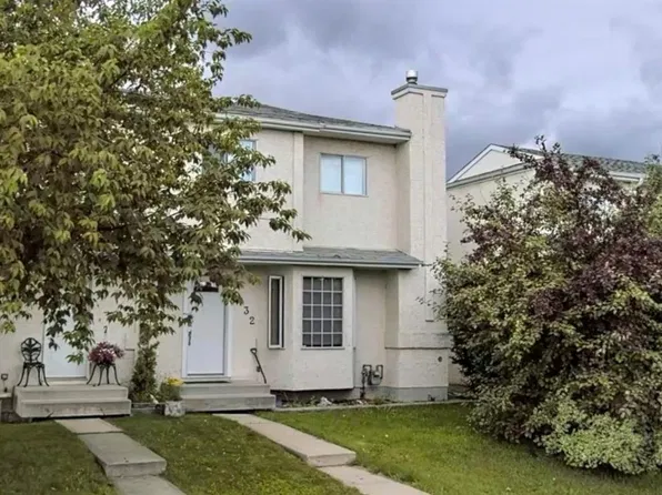 4732 E 43rd St, Sylvan Lake, AB T4S 1M3