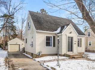 523 Preston Ave, Elgin, IL 60120