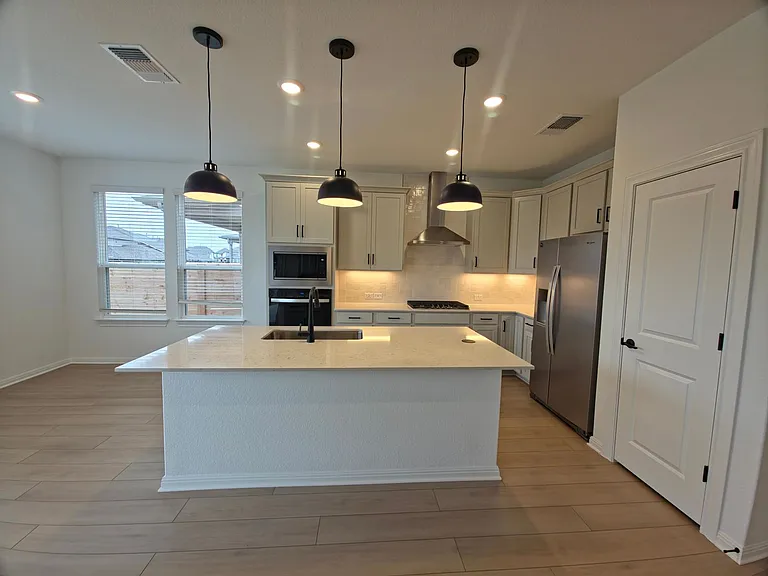 337 Foresail Rd — Photo 3