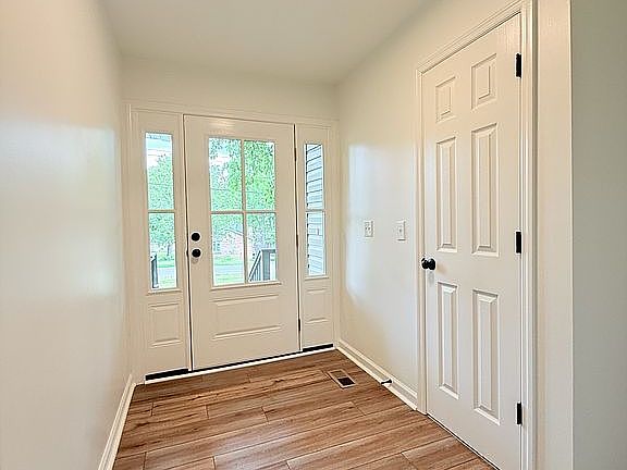 4th image of 406 Robertson Dr