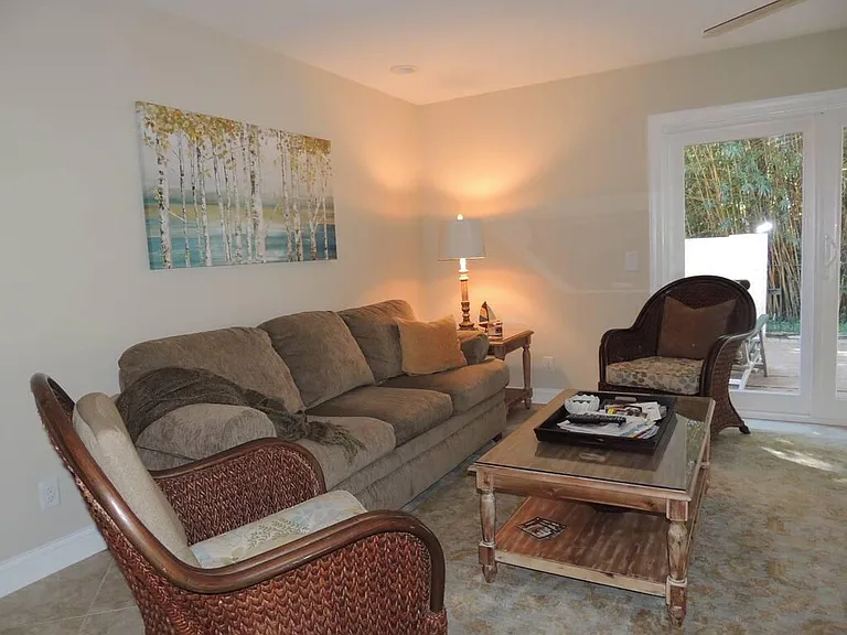 11 Tanglewood Dr #13 — Photo 7