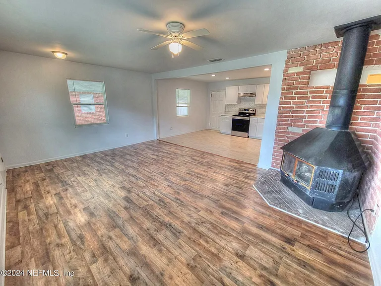 3919 Skycrest Dr — Photo 6