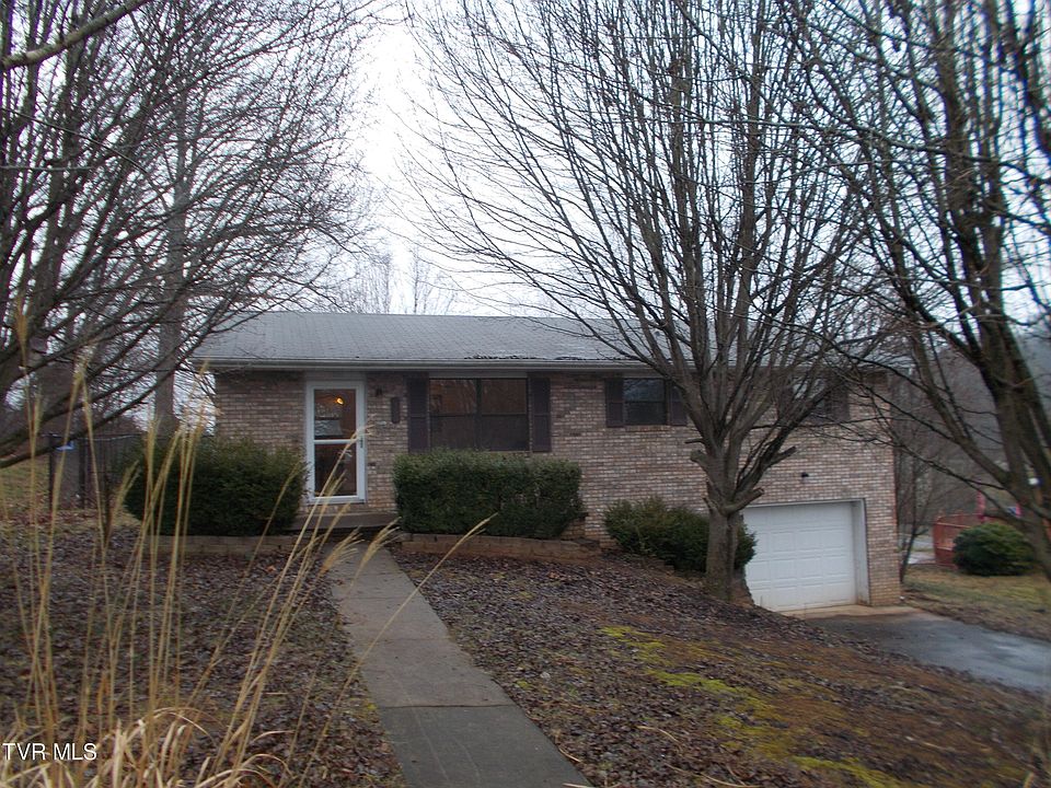 1st image of 104 Castle Ave