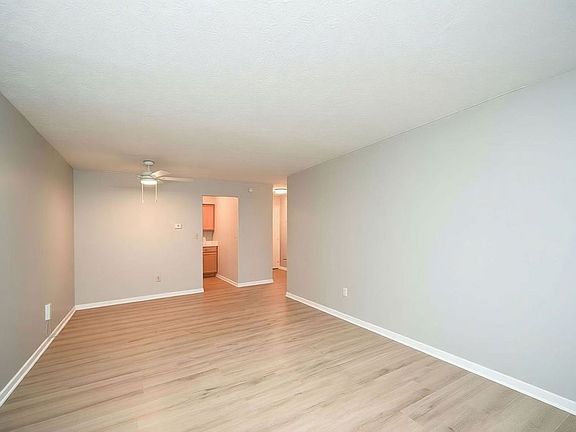 5th image of 2419 Ohio Ave APT 20