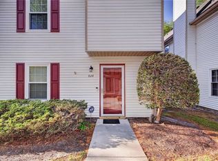 828 Gas Light Ln, Virginia Beach, VA 23462