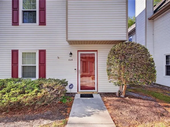 828 Gas Light Ln, Virginia Beach, VA 23462