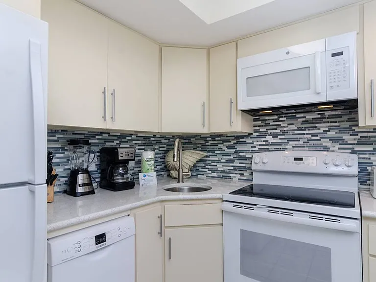 1102 N Lumina Ave #C2 — Photo 9