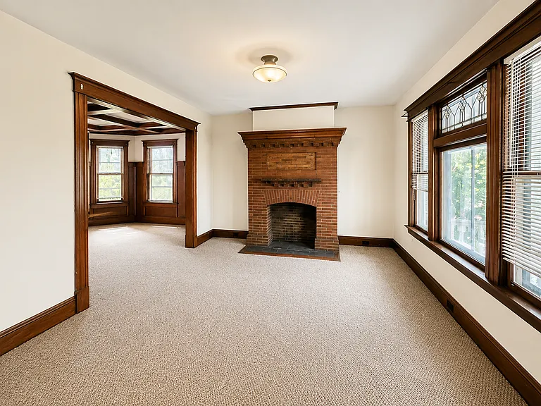 97 Eastwood Pl — Photo 2