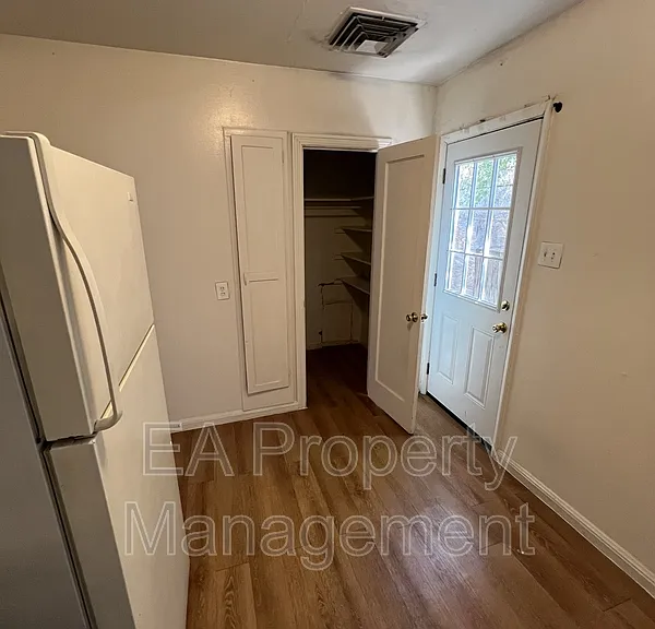 525 Cedar St SE #B — Photo 10