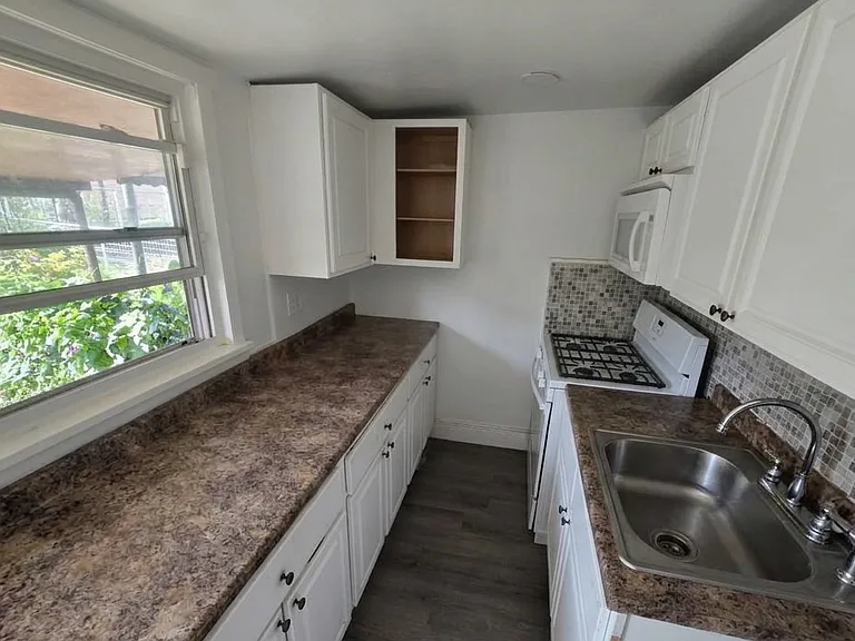 3055 Chatham St — Photo 4